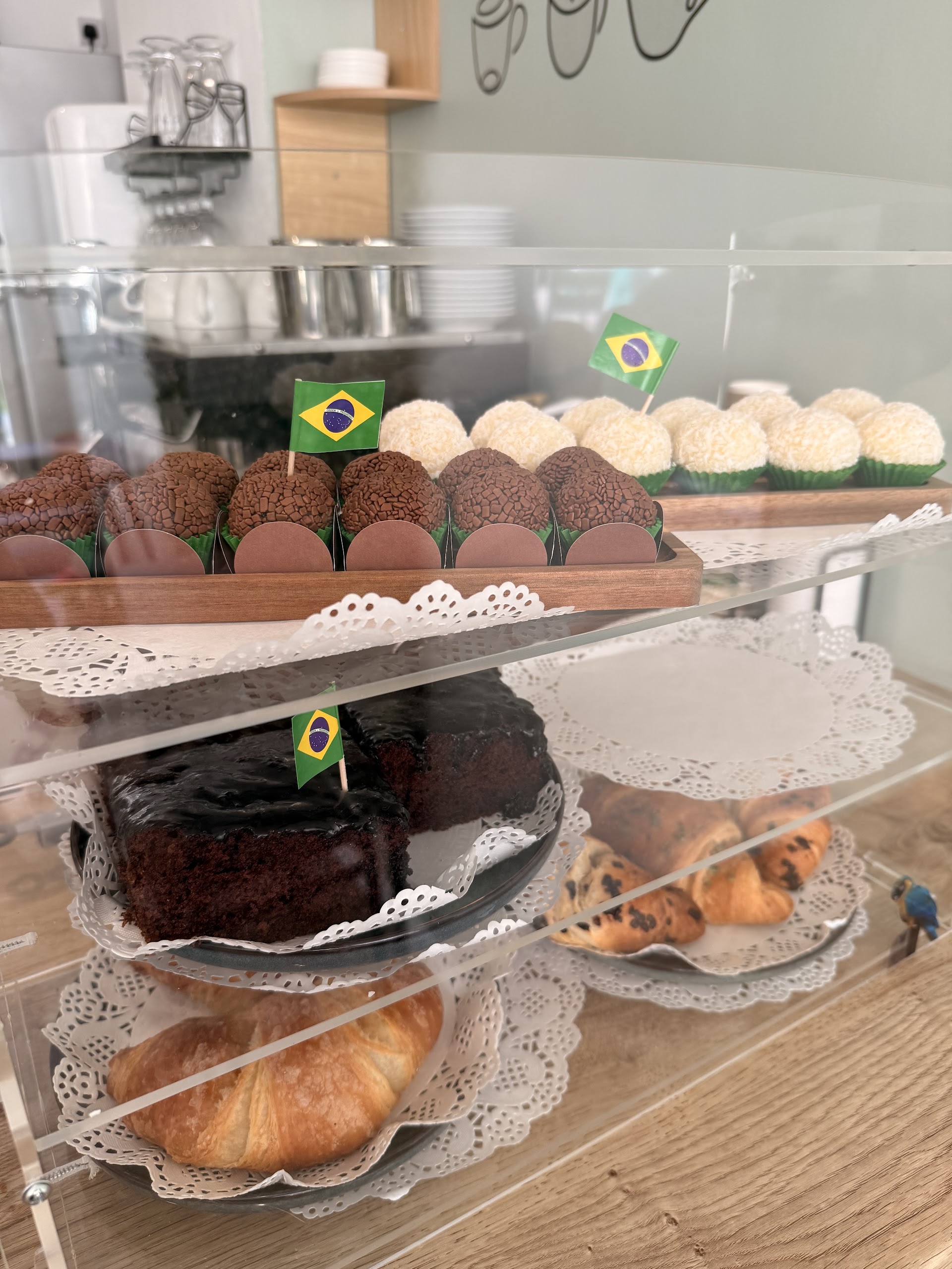 Fresh cakes and bakes